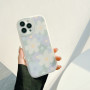 Coque de protection avec des motifs de fleurs délicats et colliers en forme de fleurs (Mayline)